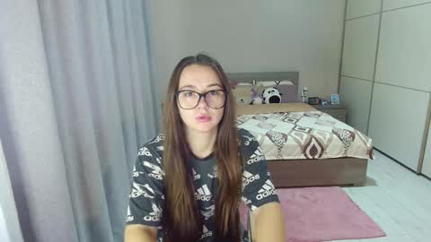 Snapshot of kristall_xxx chatting on 09/11/25, 06:35 twitter    Annemarye 23 online show from 09/11/25, 06:35