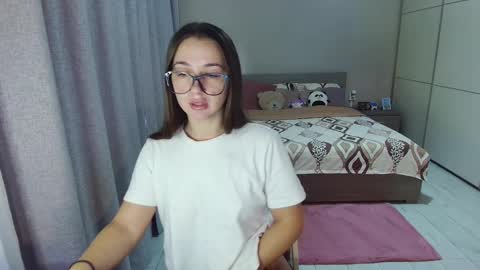 Snapshot of kristall_xxx chatting on 09/15/25, 07:08 twitter    Annemarye 23 online show from 09/15/25, 07:08