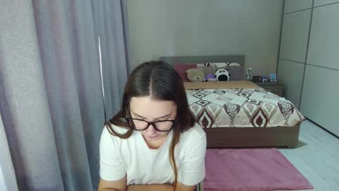 Snapshot of kristall_xxx chatting on 09/16/25, 06:58 twitter    Annemarye 23 online show from 09/16/25, 06:58