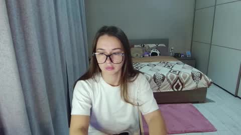 Snapshot of kristall_xxx chatting on 09/17/25, 06:15 twitter    Annemarye 23 online show from 09/17/25, 06:15