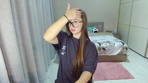 Snapshot of kristall_xxx chatting on 10/15/25, 04:45 twitter    Annemarye 23 online show from 10/15/25, 04:45