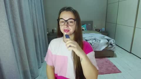 Snapshot of kristall_xxx chatting on 10/18/25, 04:26 twitter    Annemarye 23 online show from 10/18/25, 04:26