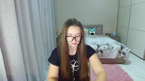 Snapshot of kristall_xxx chatting on 10/19/25, 04:24 twitter    Annemarye 23 online show from 10/19/25, 04:24