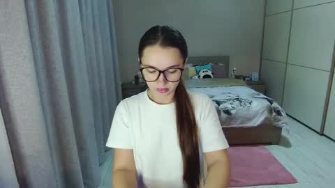 Snapshot of kristall_xxx chatting on 10/21/25, 04:46 twitter    Annemarye 23 online show from 10/21/25, 04:46