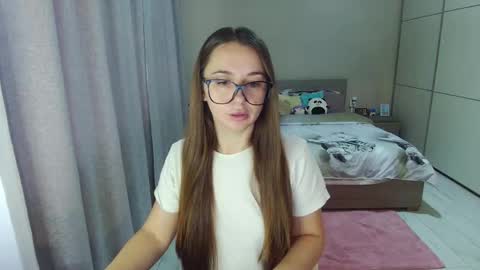Snapshot of kristall_xxx chatting on 10/26/25, 07:58 twitter    Annemarye 23 online show from 10/26/25, 07:58