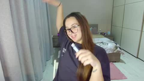 Snapshot of kristall_xxx chatting on 10/27/25, 06:06 twitter    Annemarye 23 online show from 10/27/25, 06:06