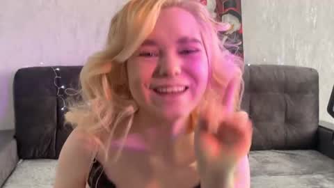 Snapshot of kristibiz chatting on 03/15/26, 11:38 kristibiz online show from 03/15/26, 11:38