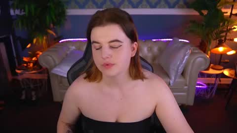 Snapshot of kristifoxy chatting on 05/18/26, 12:22 kristifoxy online show from 05/18/26, 12:22