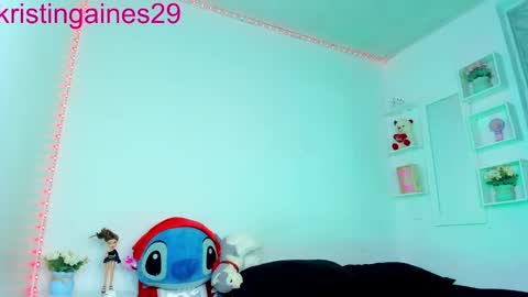 Snapshot of kristiingaines_ chatting on 11/04/25, 08:19 kristin online show from 11/04/25, 08:19