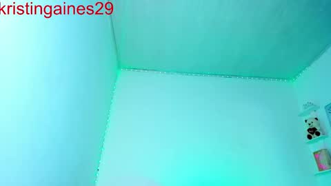 Snapshot of kristiingaines_ chatting on 12/20/25, 04:25 kristin online show from 12/20/25, 04:25