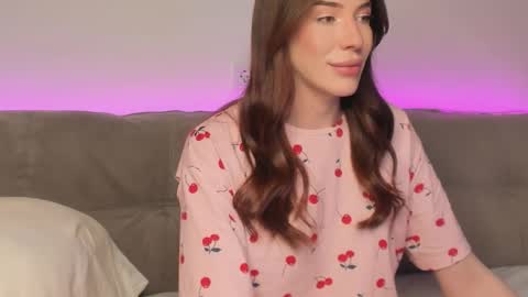 Snapshot of kristina_angel1 chatting on 11/27/25, 11:45 polya online show from 11/27/25, 11:45