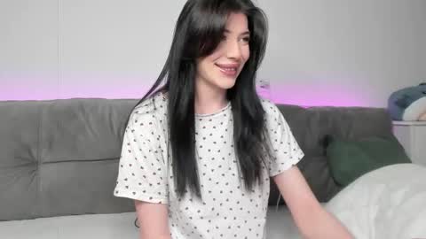 Snapshot of kristina_angel1 chatting on 02/04/26, 09:15 polya online show from 02/04/26, 09:15