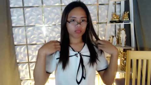 Snapshot of kristine_fox chatting on 04/12/26, 08:19 kristine_fox online show from 04/12/26, 08:19