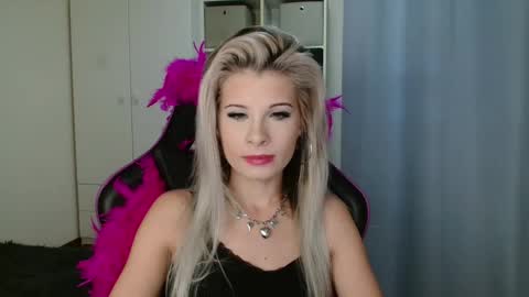 Snapshot of kristineamore chatting on 10/21/25, 06:25 KristineAmore online show from 10/21/25, 06:25