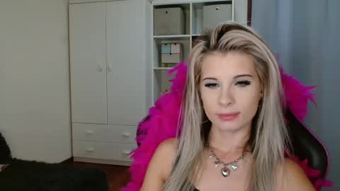 Snapshot of kristineamore chatting on 10/21/25, 06:30 KristineAmore online show from 10/21/25, 06:30