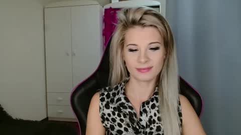 Snapshot of kristineamore chatting on 10/24/25, 06:21 KristineAmore online show from 10/24/25, 06:21