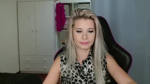 Snapshot of kristineamore chatting on 10/24/25, 06:26 KristineAmore online show from 10/24/25, 06:26