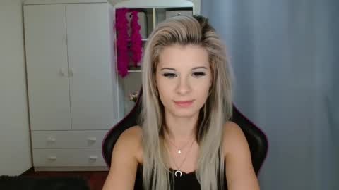 Snapshot of kristineamore chatting on 10/28/25, 03:58 KristineAmore online show from 10/28/25, 03:58