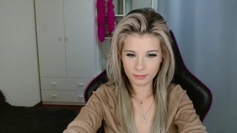 Snapshot of kristineamore chatting on 10/29/25, 03:47 KristineAmore online show from 10/29/25, 03:47