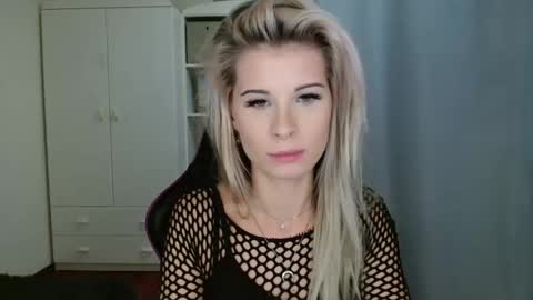 Snapshot of kristineamore chatting on 10/31/25, 07:48 KristineAmore online show from 10/31/25, 07:48