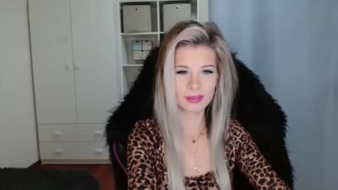 Snapshot of kristineamore chatting on 11/08/25, 08:14 KristineAmore online show from 11/08/25, 08:14