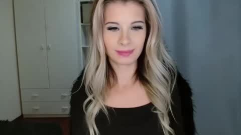 Snapshot of kristineamore chatting on 11/11/25, 07:25 KristineAmore online show from 11/11/25, 07:25