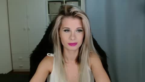 Snapshot of kristineamore chatting on 11/12/25, 03:23 KristineAmore online show from 11/12/25, 03:23