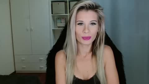 Snapshot of kristineamore chatting on 11/13/25, 04:17 KristineAmore online show from 11/13/25, 04:17