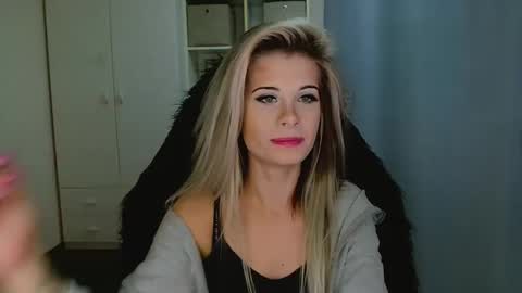 Snapshot of kristineamore chatting on 11/17/25, 03:18 KristineAmore online show from 11/17/25, 03:18