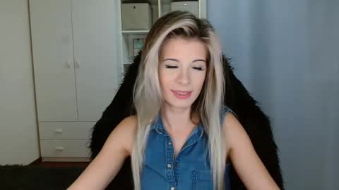 Snapshot of kristineamore chatting on 11/18/25, 07:24 KristineAmore online show from 11/18/25, 07:24