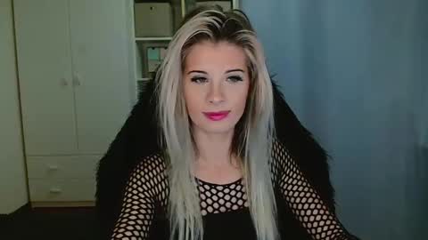 Snapshot of kristineamore chatting on 11/19/25, 07:30 KristineAmore online show from 11/19/25, 07:30