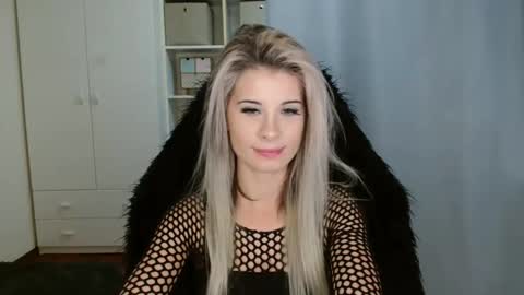 Snapshot of kristineamore chatting on 11/19/25, 07:36 KristineAmore online show from 11/19/25, 07:36