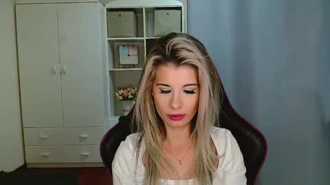 Snapshot of kristineamore chatting on 11/26/25, 07:48 KristineAmore online show from 11/26/25, 07:48