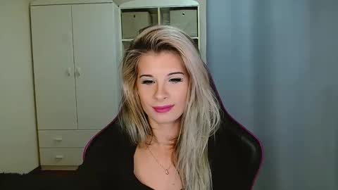 Snapshot of kristineamore chatting on 11/27/25, 07:54 KristineAmore online show from 11/27/25, 07:54