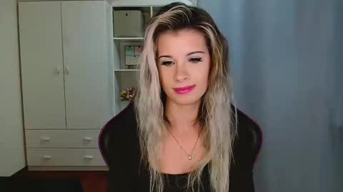 Snapshot of kristineamore chatting on 12/15/25, 07:29 KristineAmore online show from 12/15/25, 07:29