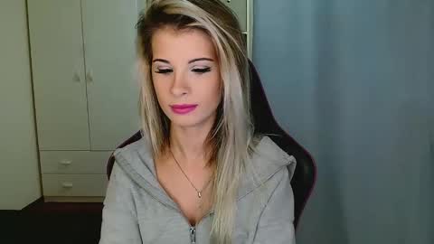 Snapshot of kristineamore chatting on 12/18/25, 07:25 KristineAmore online show from 12/18/25, 07:25