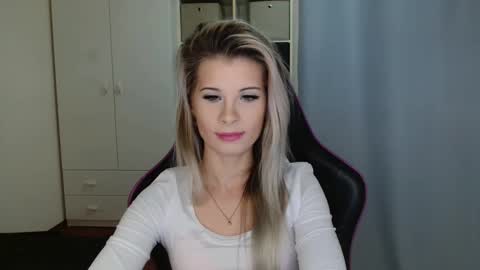 Snapshot of kristineamore chatting on 12/19/25, 08:10 KristineAmore online show from 12/19/25, 08:10