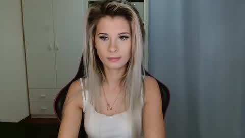 Snapshot of kristineamore chatting on 12/21/25, 08:10 KristineAmore online show from 12/21/25, 08:10