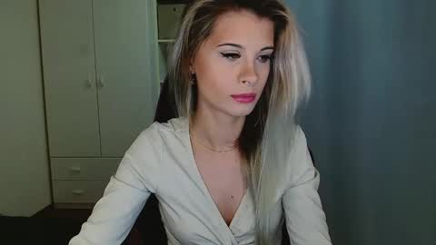 Snapshot of kristineamore chatting on 12/22/25, 07:16 KristineAmore online show from 12/22/25, 07:16