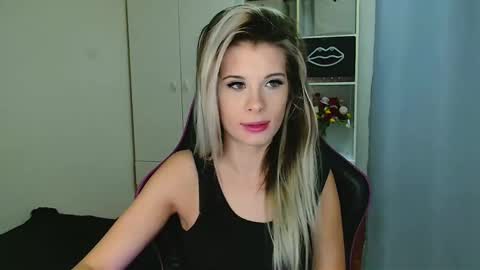 Snapshot of kristineamore chatting on 01/12/26, 07:35 KristineAmore online show from 01/12/26, 07:35