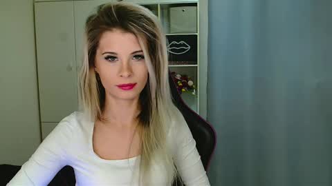 Snapshot of kristineamore chatting on 01/13/26, 07:35 KristineAmore online show from 01/13/26, 07:35