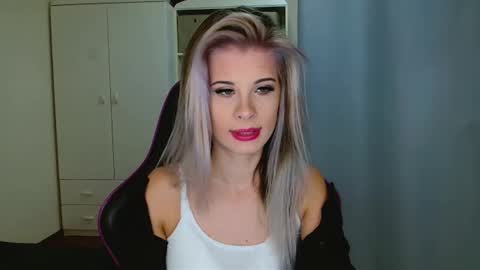 Snapshot of kristineamore chatting on 01/14/26, 07:14 KristineAmore online show from 01/14/26, 07:14