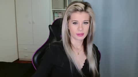 Snapshot of kristineamore chatting on 03/03/26, 07:14 KristineAmore online show from 03/03/26, 07:14