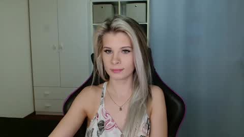 Snapshot of kristineamore chatting on 03/05/26, 07:37 KristineAmore online show from 03/05/26, 07:37