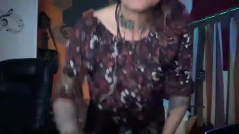 Snapshot of kristirif chatting on 04/08/26, 01:38 kristirif online show from 04/08/26, 01:38