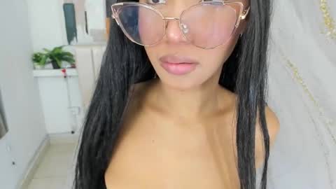 Cristina online show from 11/19/25, 05:24