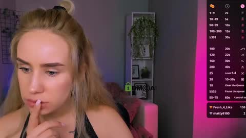 Snapshot of kristylovee chatting on 09/10/25, 01:49 Kristy online show from 09/10/25, 01:49