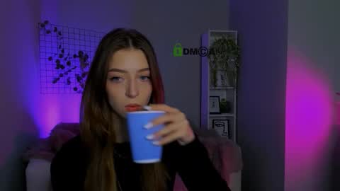 Snapshot of kristylovee chatting on 09/20/25, 09:21 Kristy online show from 09/20/25, 09:21