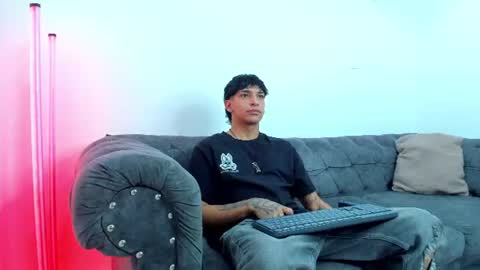 Snapshot of kroywave chatting on 07/14/26, 10:21 Kroy Wave Muscle Tattoos Latino online show from 07/14/26, 10:21