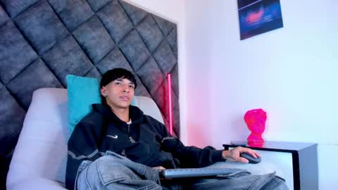 Snapshot of kroywave chatting on 08/04/26, 03:21 Kroy Wave Muscle Tattoos Latino online show from 08/04/26, 03:21